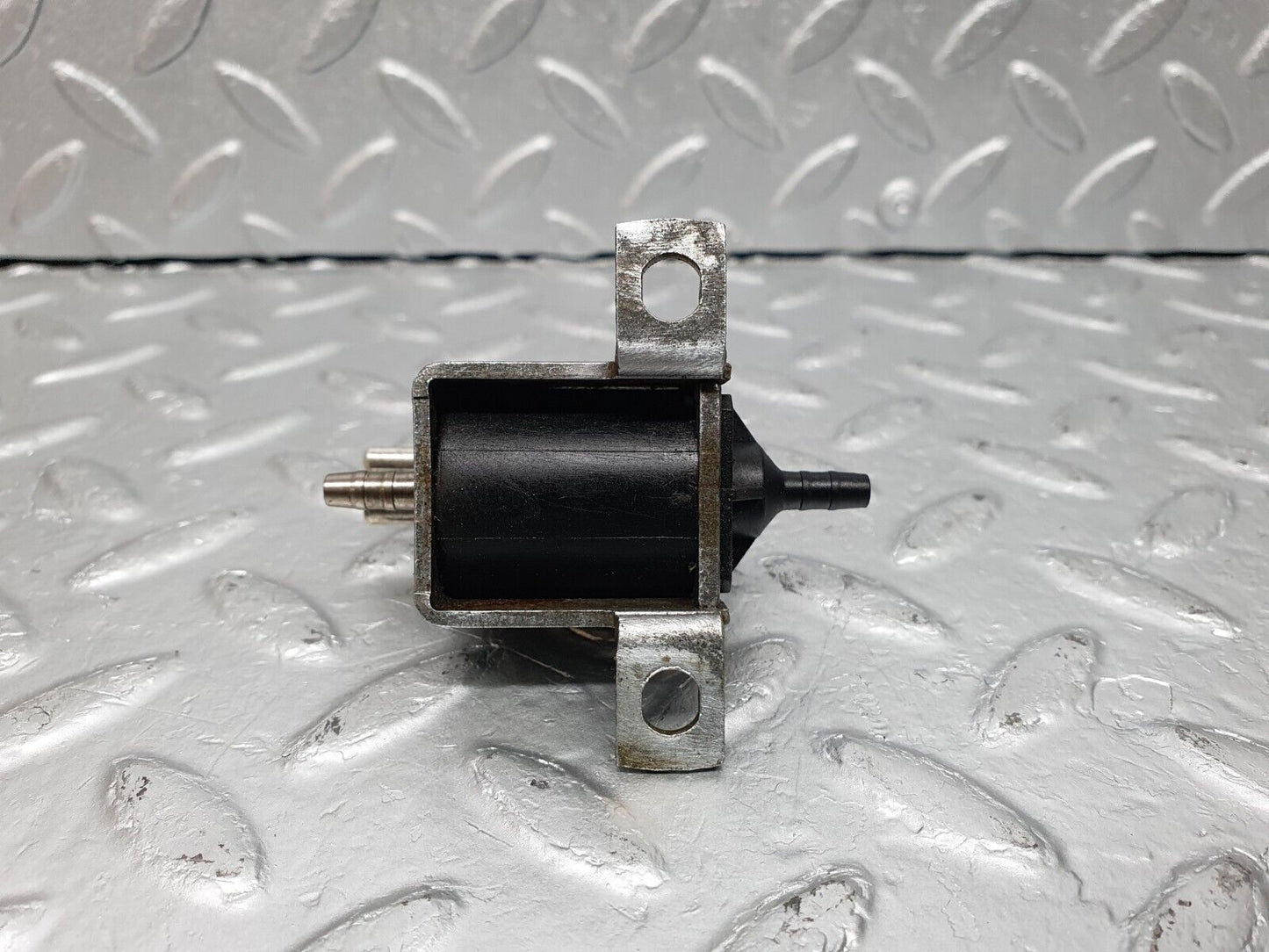 40947 Mercedes-Benz W126 300SE Vacuum Solenoid Binder 0015408697