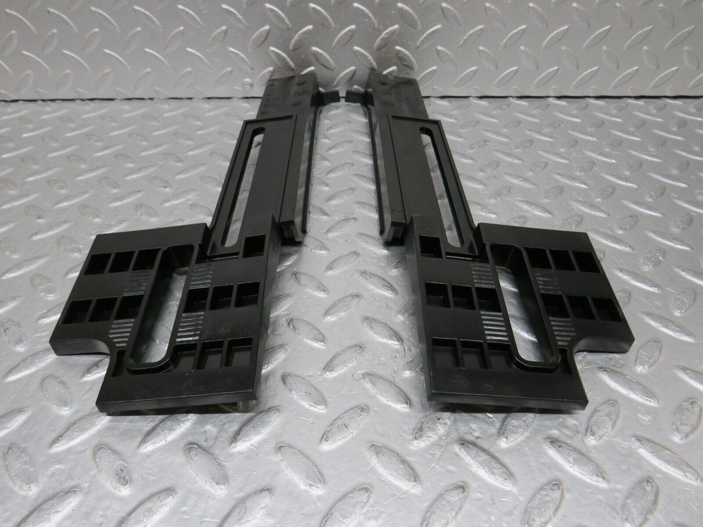 34808 Mercedes-Benz W210 320E Front Bumper Bracket Pair 2108850295 2108850195