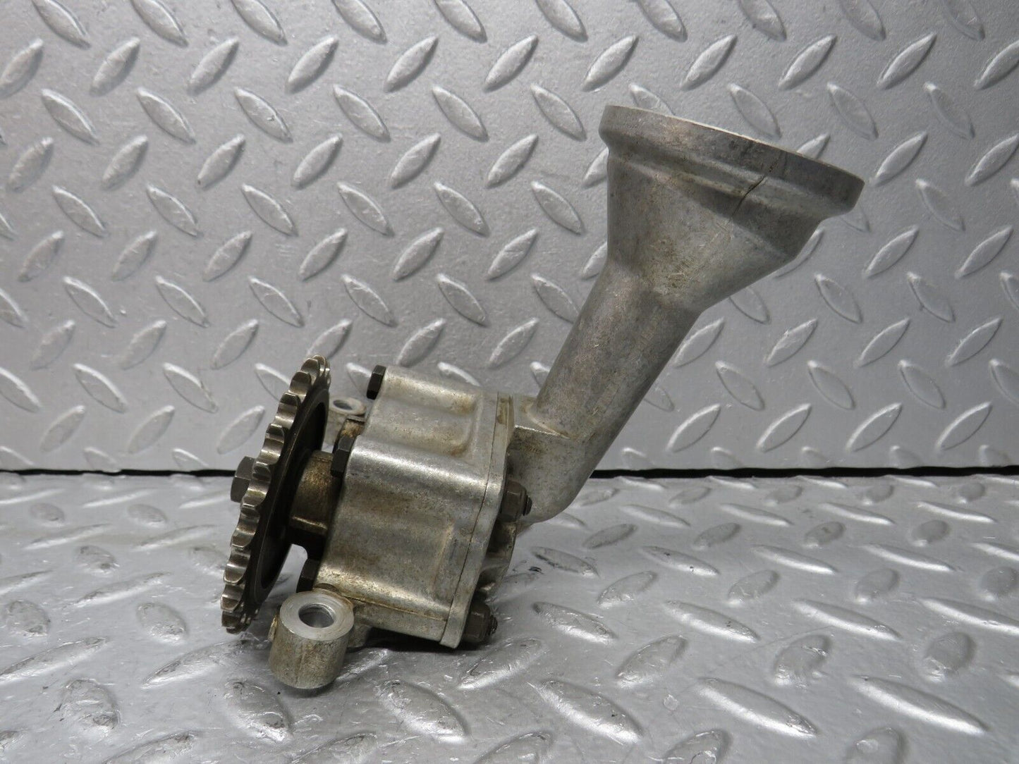 37646 Mercedes-Benz W109 300SEL Oil Pump 1161800155 1161810212