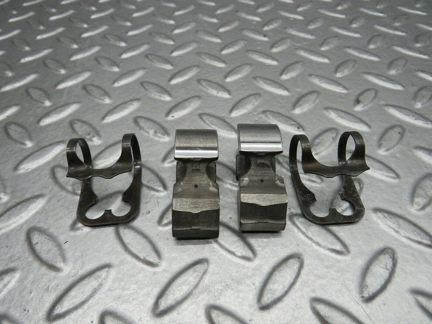 22290 Mercedes-Benz S123 280TE Wagon Valve Rocker Arm With Retaining Spring