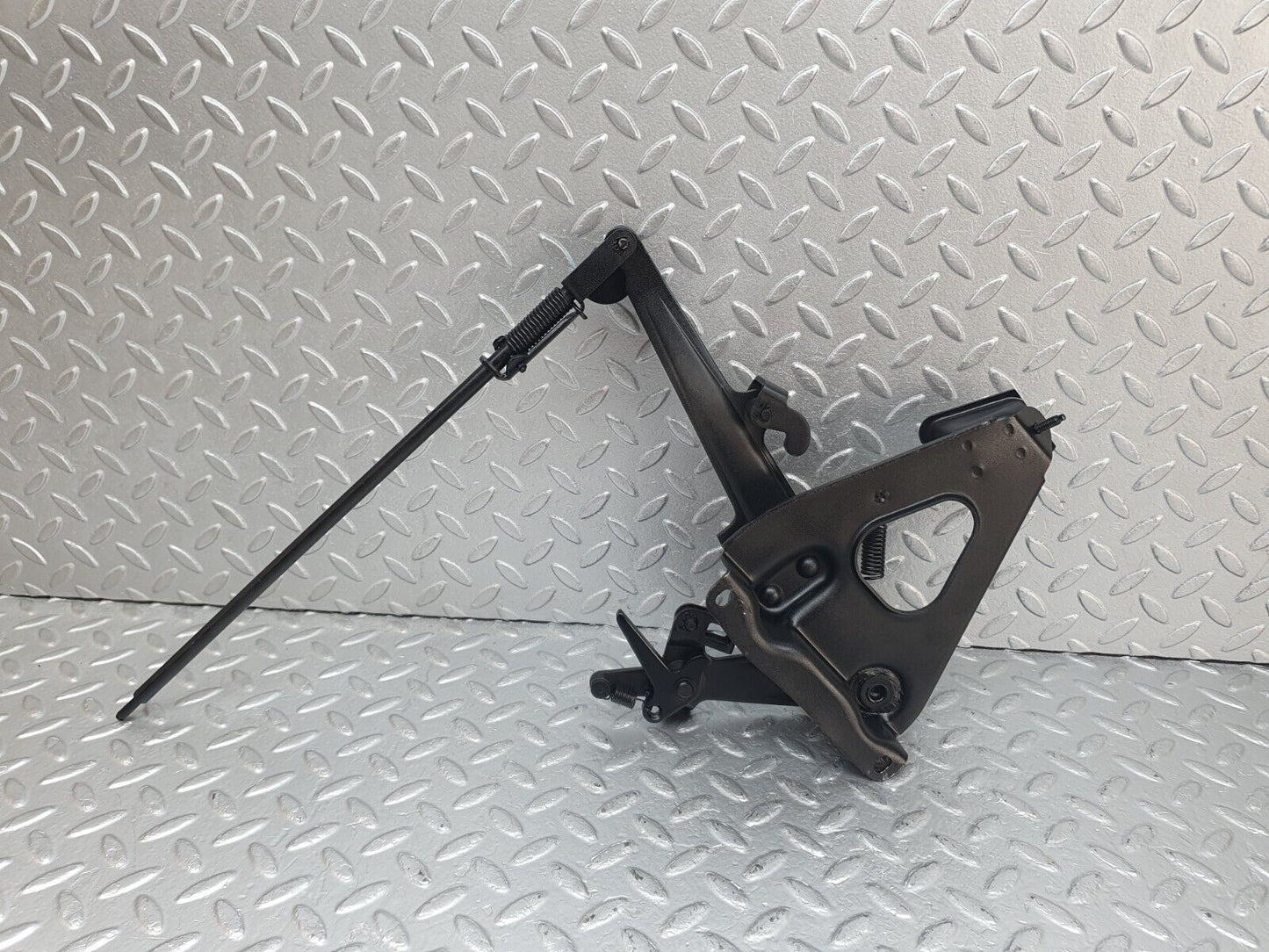 43827 Mercedes-Benz C126 380SEC Coupe Handbrake Regulator
