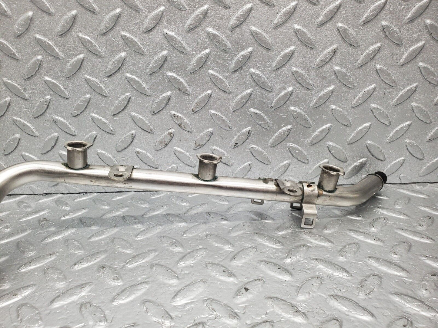 46809 Mercedes-Benz R129 320SL Coupe Fuel Injector Rail 0280151038 1120700095