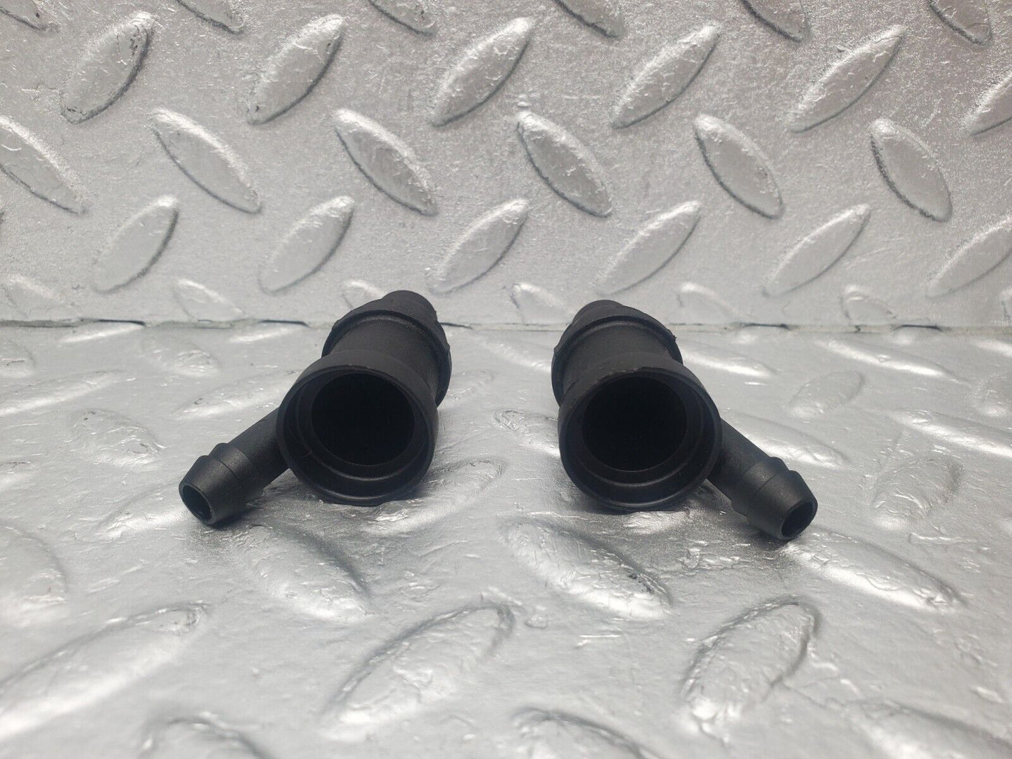 46040 Mercedes-Benz W126 420SE Fuel Injector Holder 2X