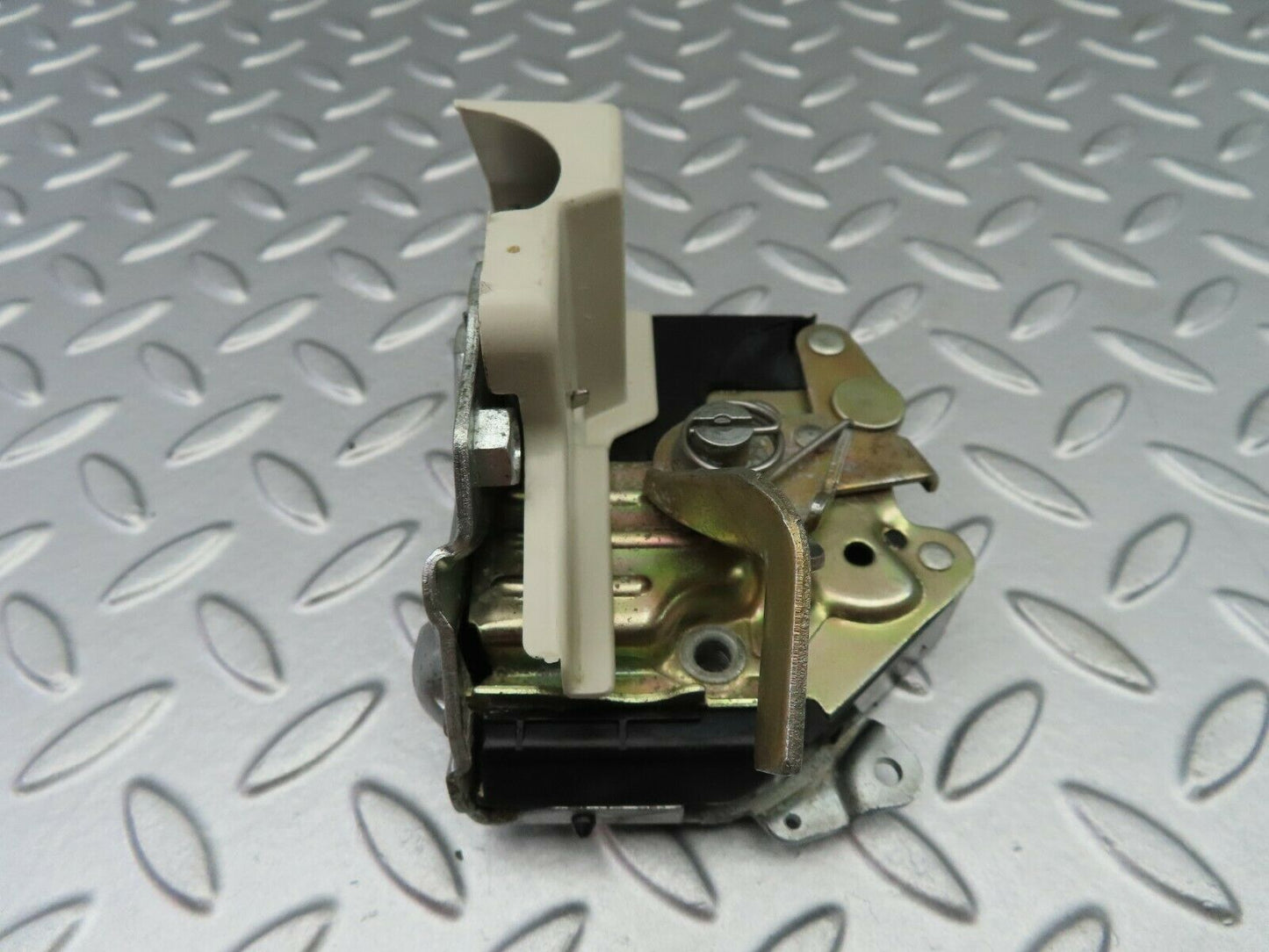 6603 Mercedes-Benz S124 E220 Wagon Rear Left Door Lock Mechanism