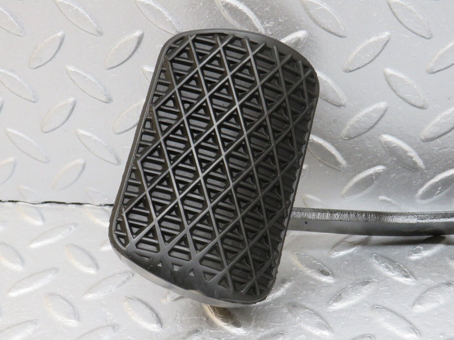 36536 Mercedes-Benz W201 190E 2.0L Brake Pedal With Rubber 1232910082