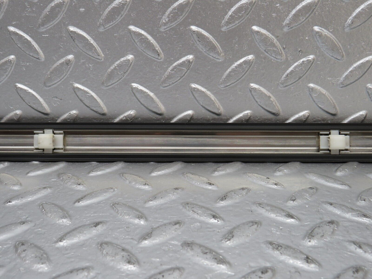 33843 Mercedes-Benz W201 190E 2.0L Front Right Door Centre Moulding Trim