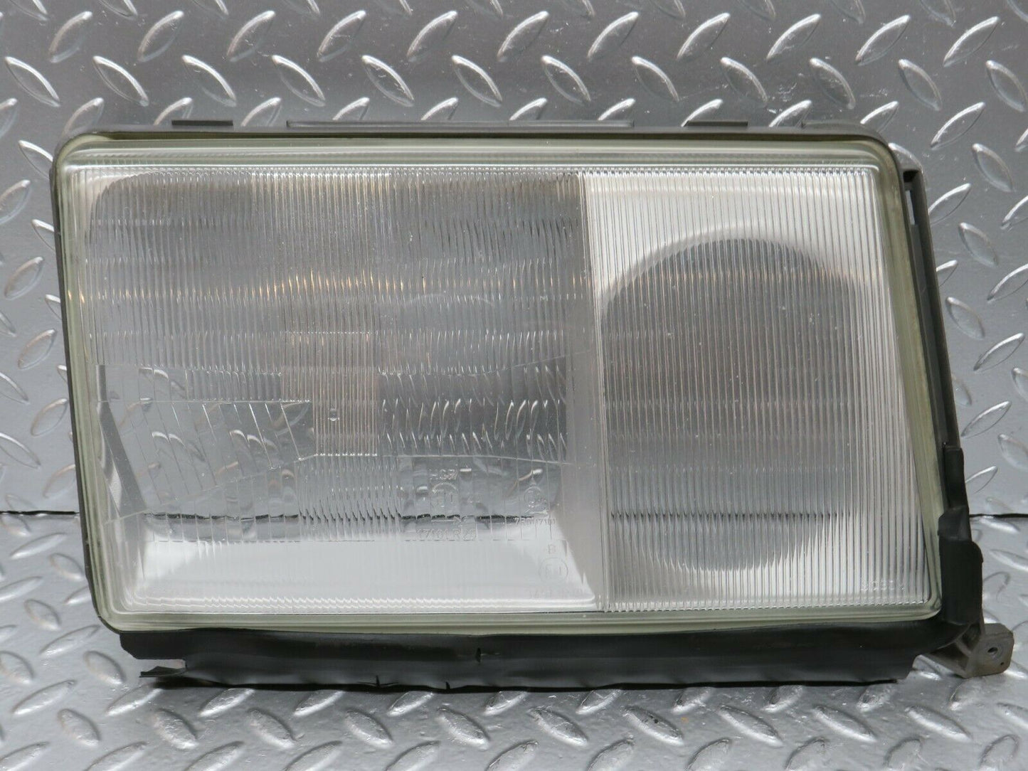 24429 Mercedes-Benz S124 220TE Wagon Headlight Glass Lens Right 1305544028