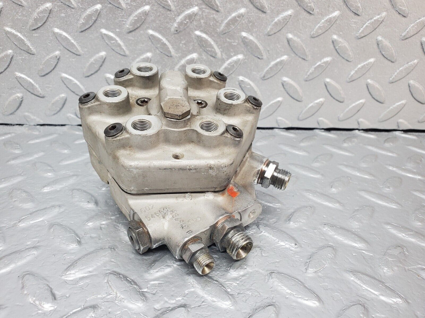 44284 Mercedes-Benz W123 280E Fuel Distributor Bosch 0438100069