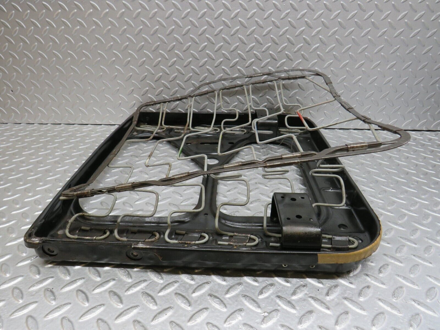 37155 Mercedes-Benz C126 420SEC Coupe Front Left Passenger Seat Base