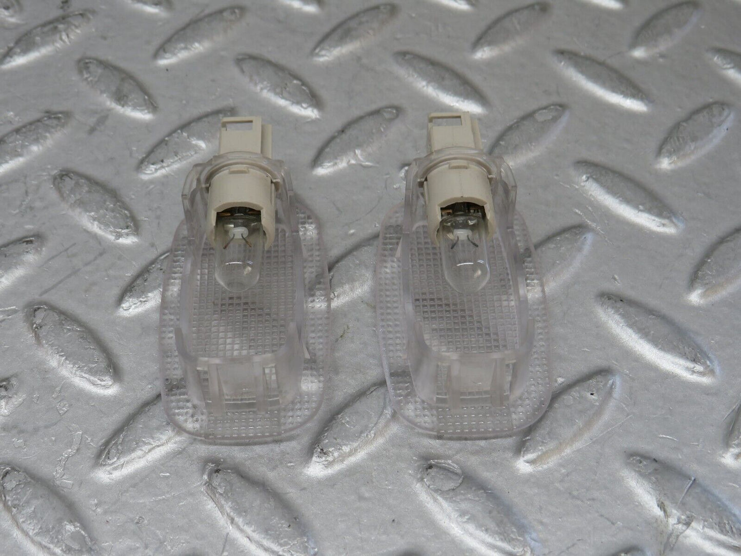 35134 Mercedes-Benz W221 Dome Light 2x 2218200401