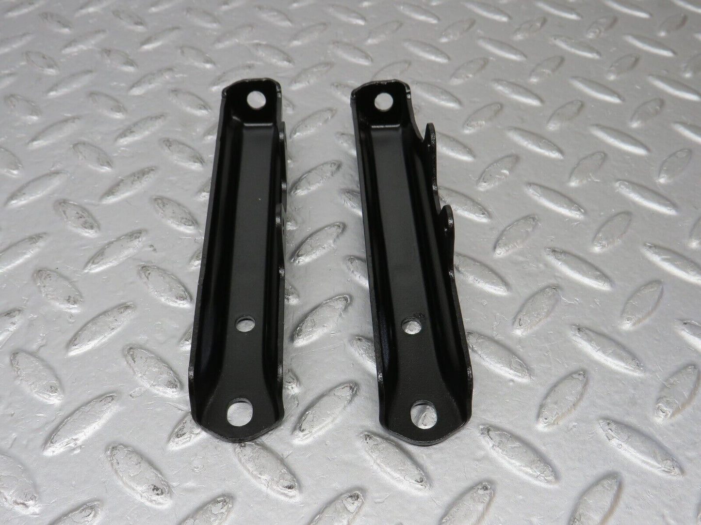 38926 Mercedes-Benz W201 190E 2.6L Air Intake Manifold Bracket