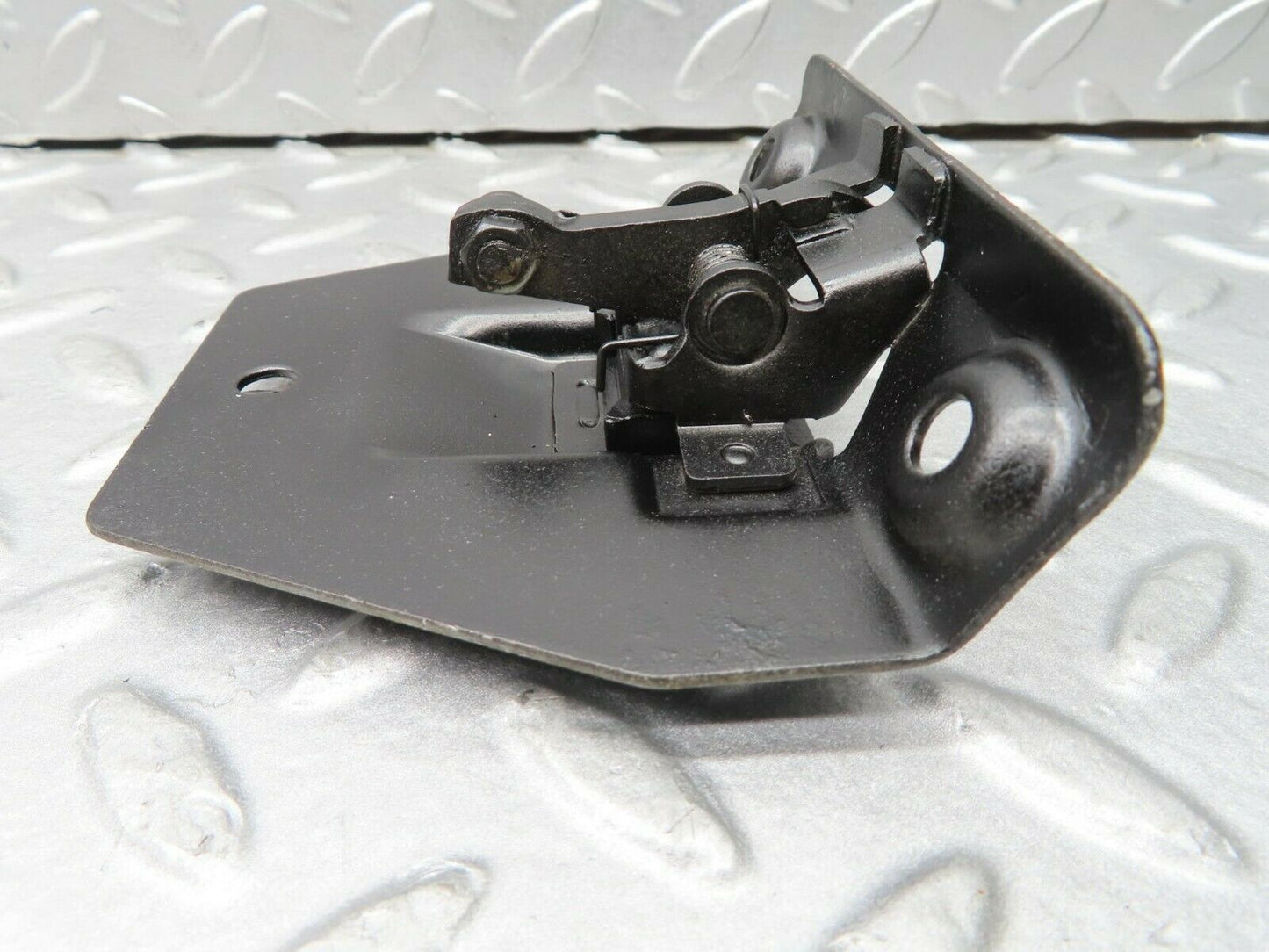 16701 Mercedes-Benz C107 380SLC Trunk Boot Lock Latch 1137500285
