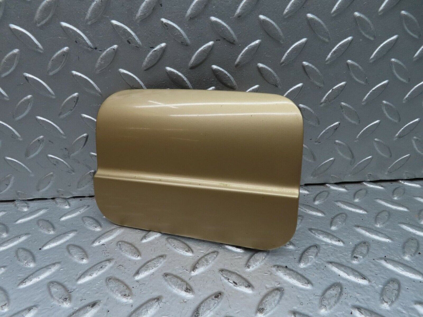 15895 Mercedes-Benz W123 280E Fuel Tank Flap Cap 1235840039