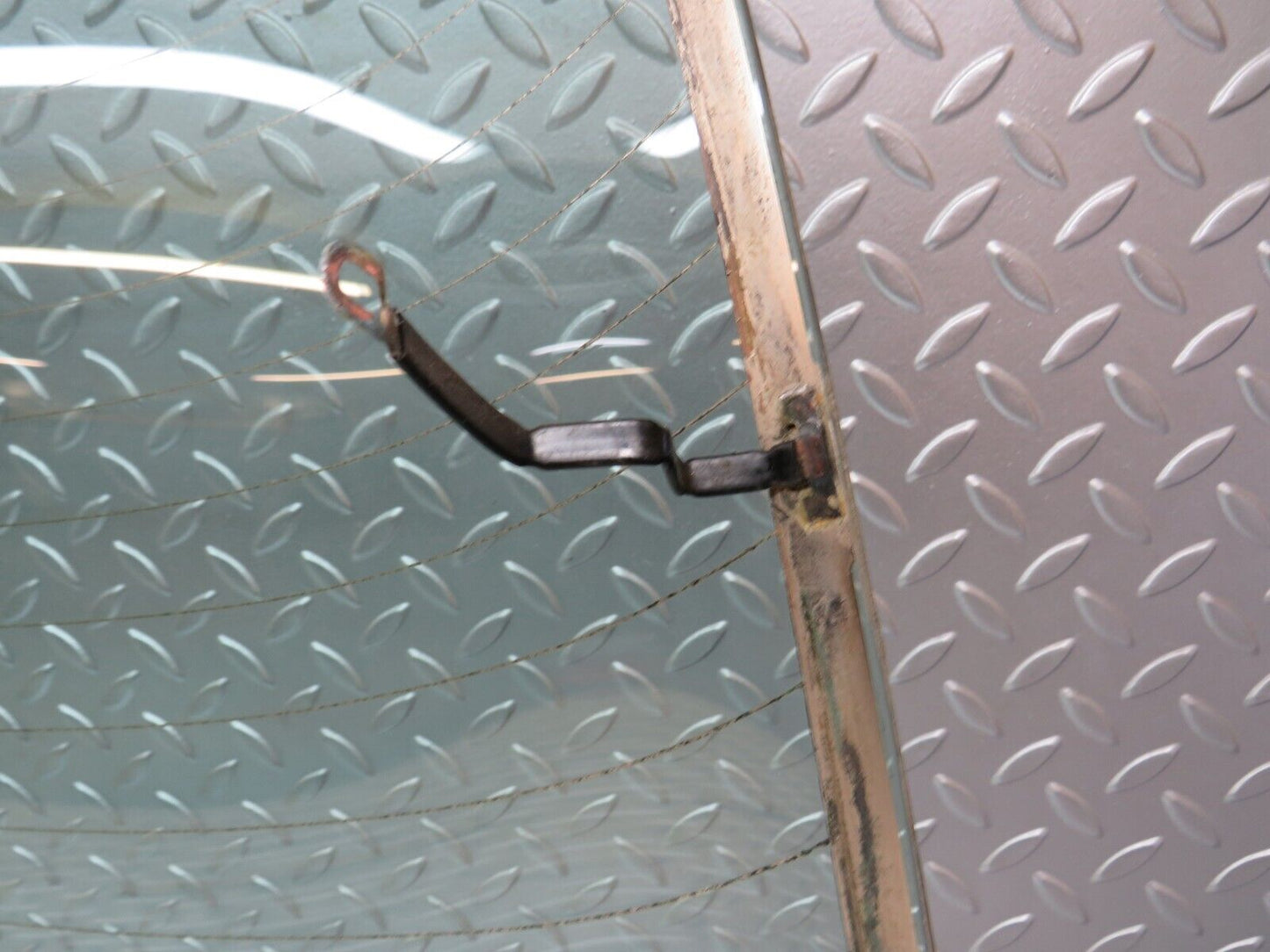 25385 Mercedes-Benz W123 200 Rear Heated Windscreen Glass