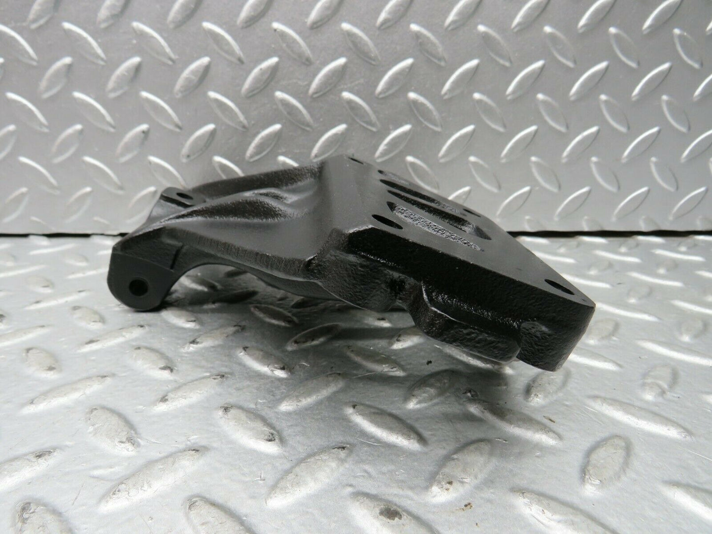 22152 Mercedes-Benz S123 280TE Alternator Generator Bracket 1101550735