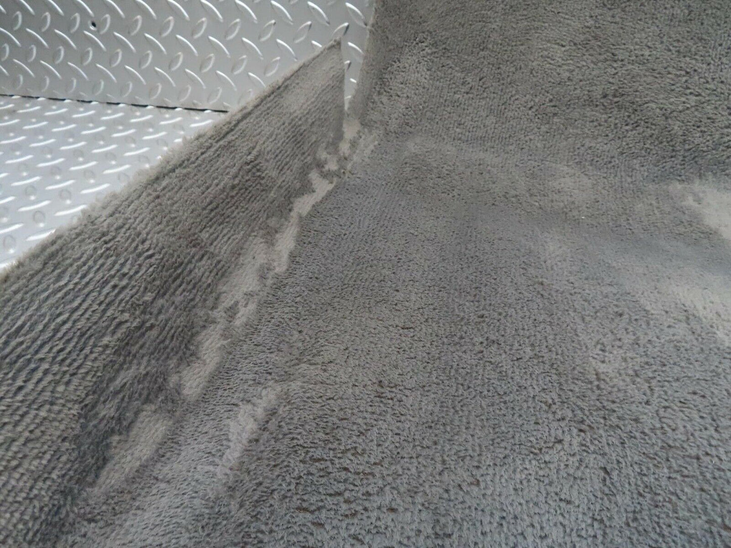 15132 Mercedes-Benz W140 S320 Front Left Foot Well Carpet 1406800340