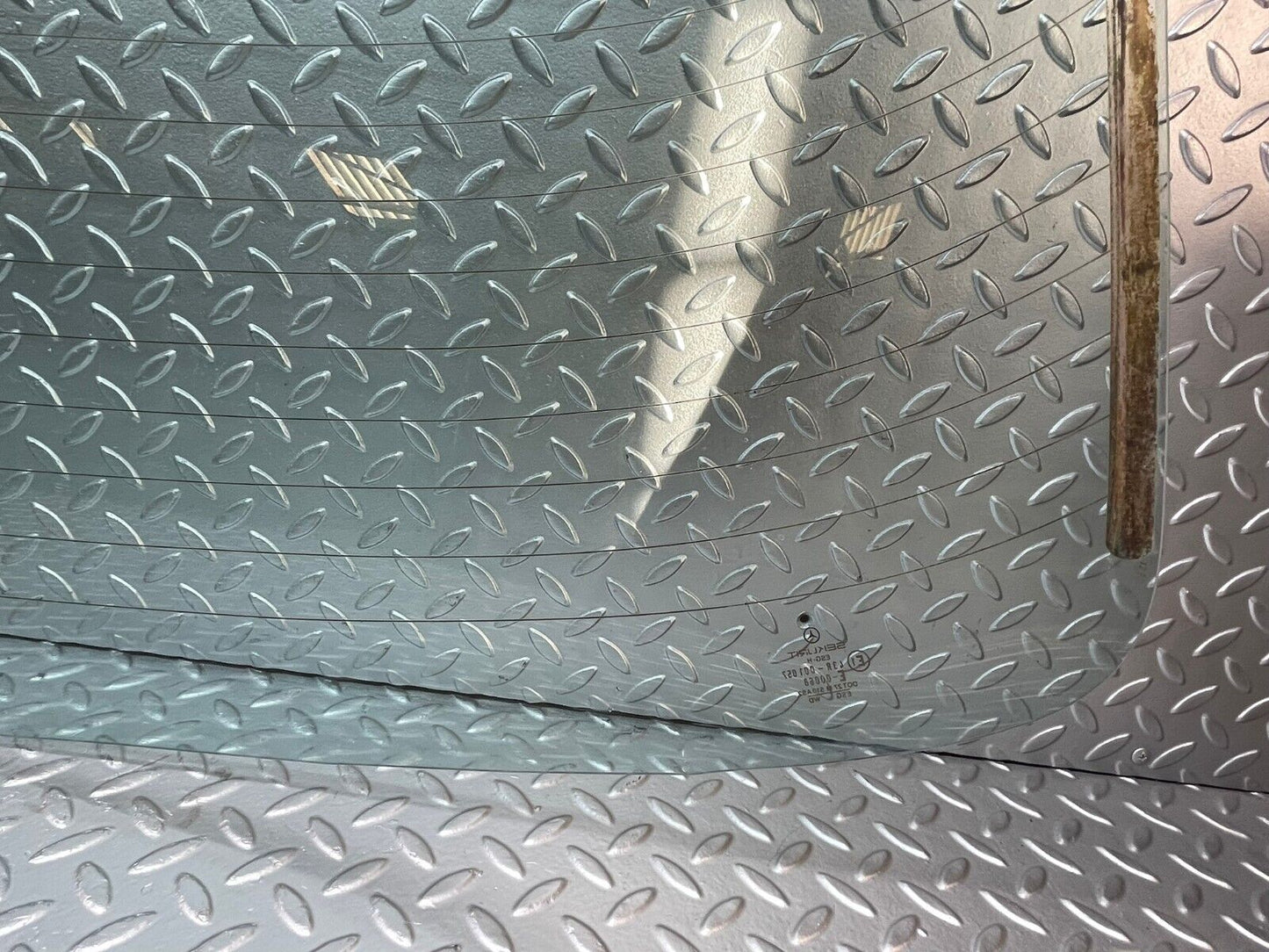 31924 Mercedes-Benz W123 230E Rear Heated Windscreen Glass