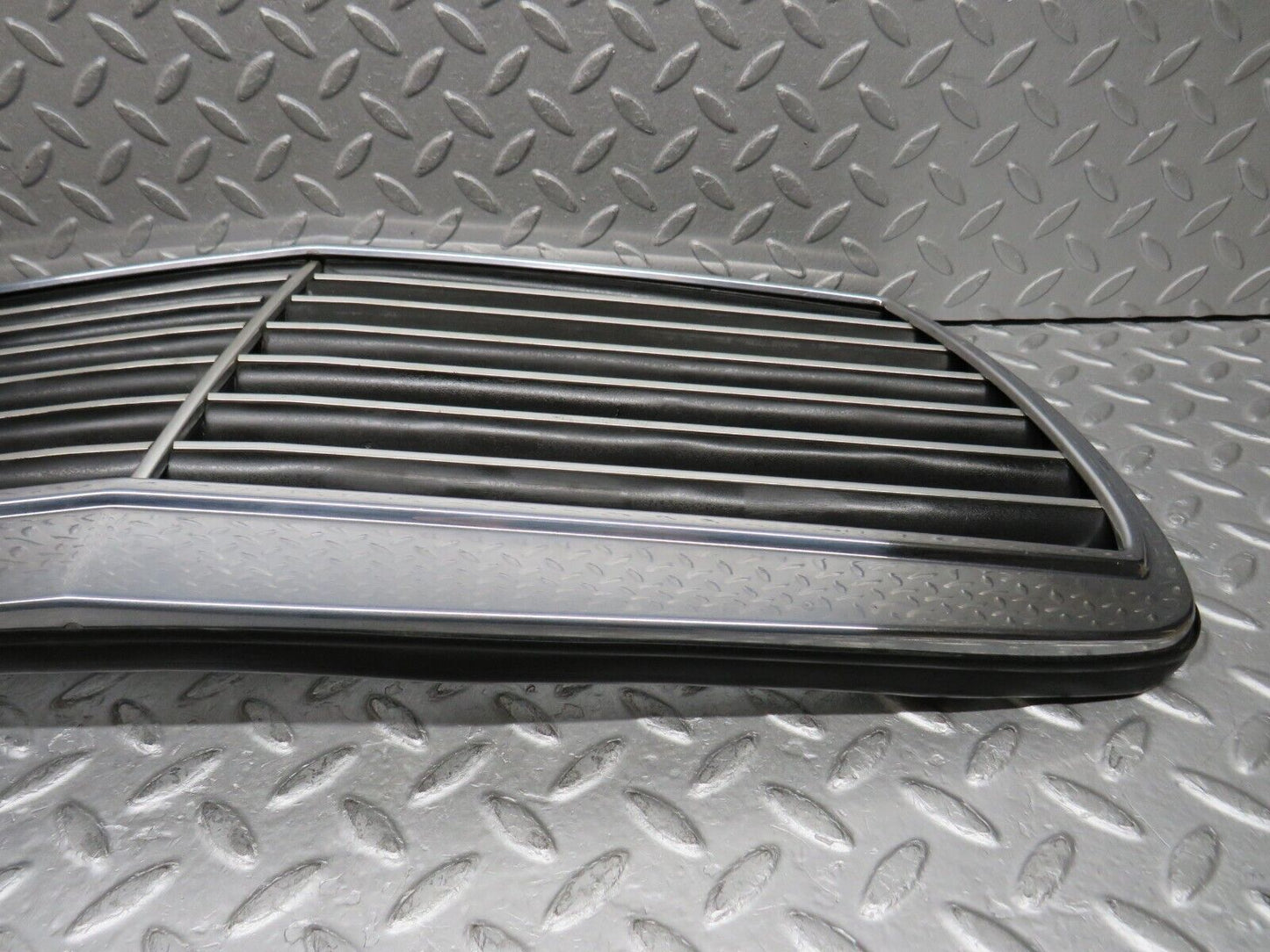 37840 Mercedes-Benz A124 320E Cabriolet Bonnet Grill Chrome 1408880323