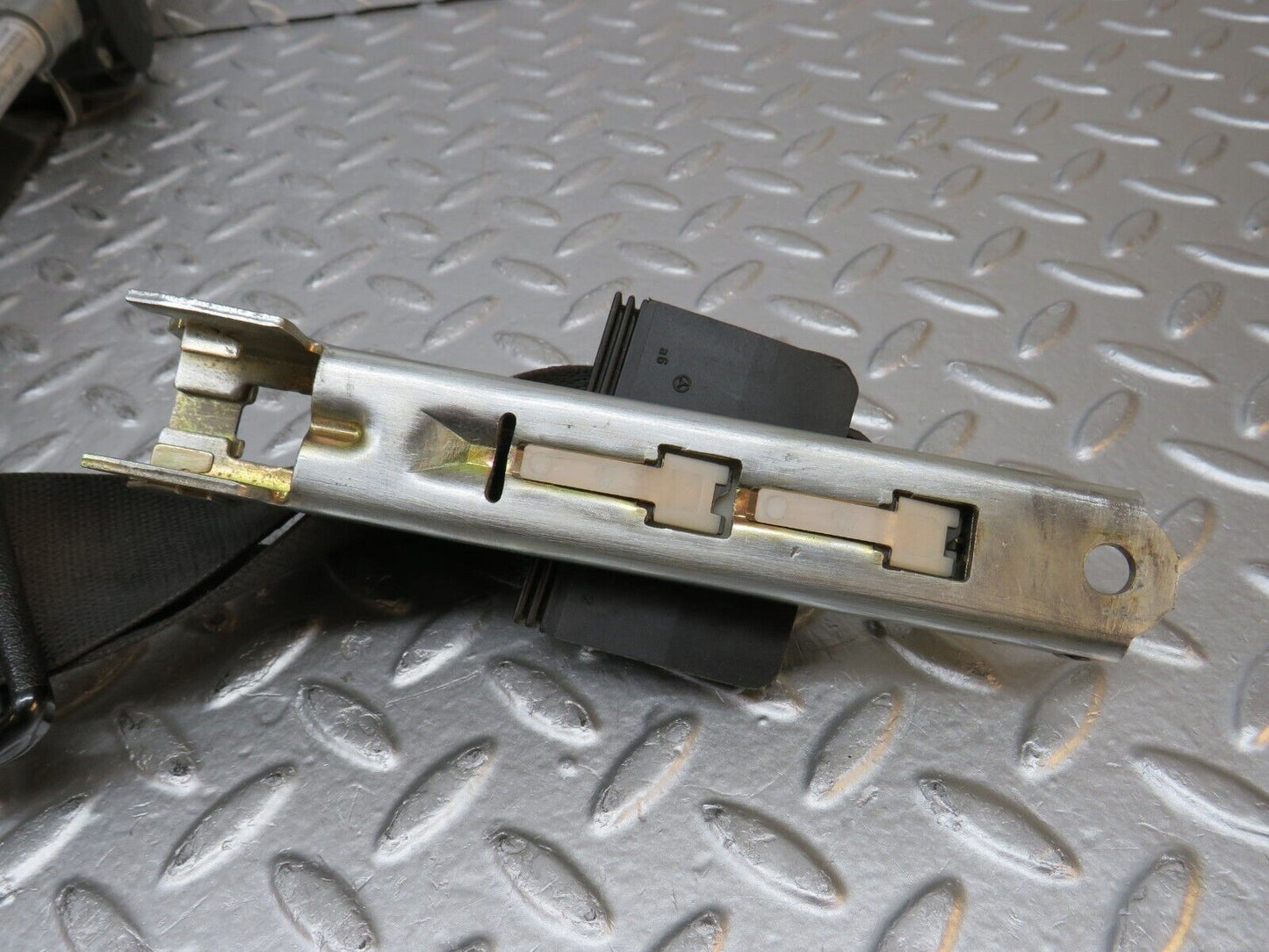 31536 Mercedes-Benz S124 220TE Front Right Seat Belt With Buckle 1248609885