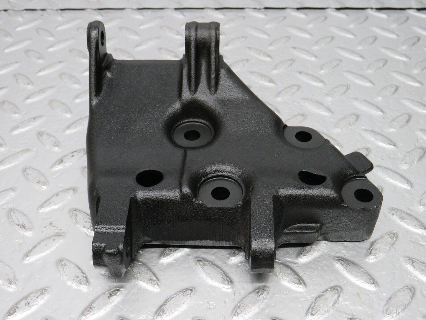 31118 Mercedes-Benz W123 200D Alternator Generator Bracket 1151550935