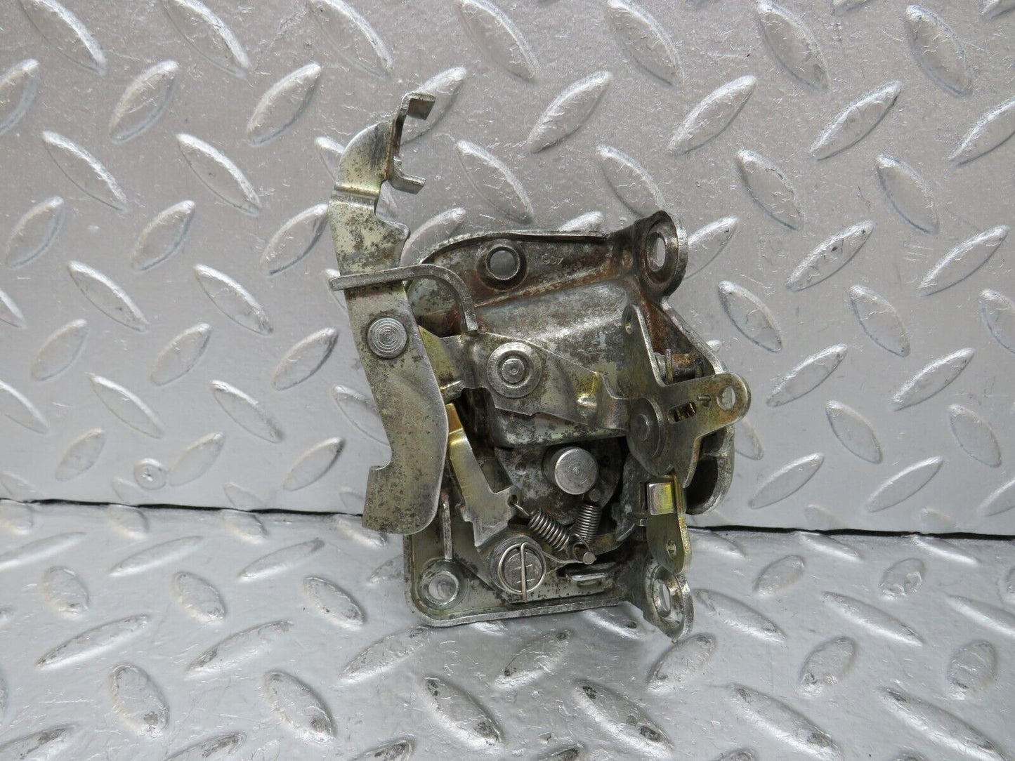 35393 Mercedes-Benz R107 280SL Coupe Right Door Lock Mechanism