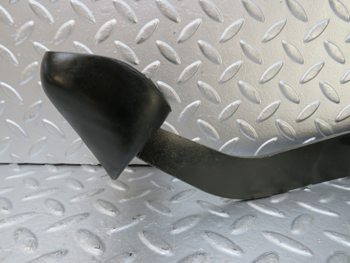 25762 Mercedes-Benz W124 280E Brake Pedal 1232910082