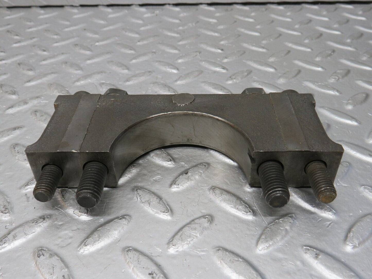 32866 Mercedes-Benz C107 R107 350 V8 Crankshaft Bearing Block 1160110312