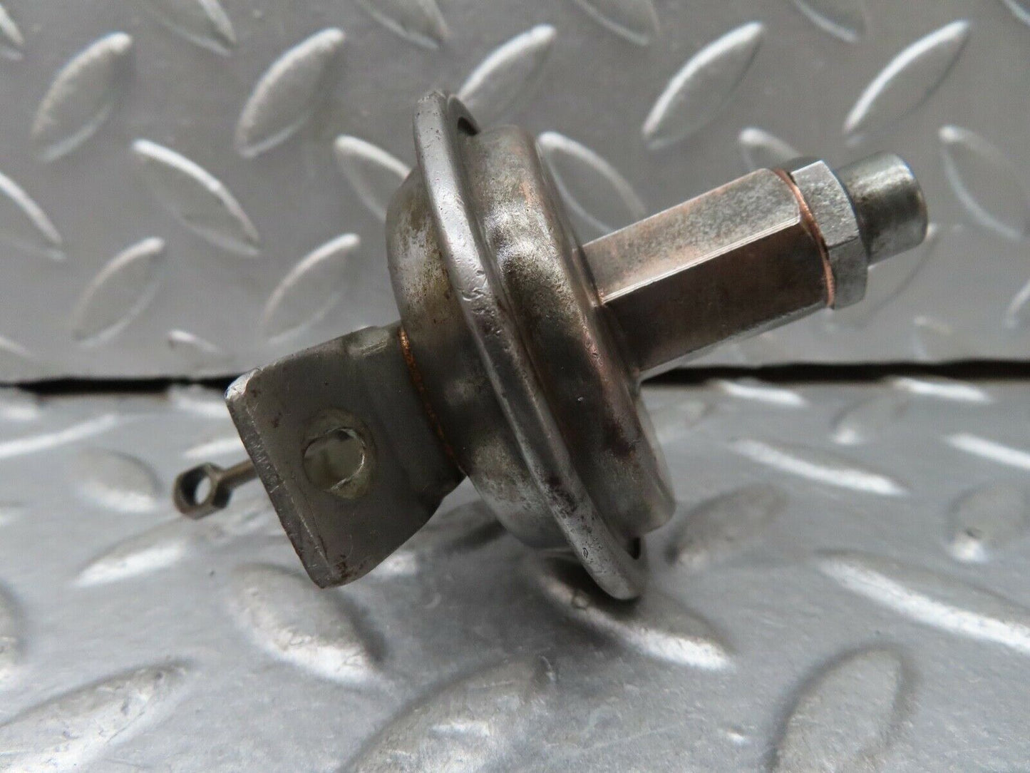 18901 Mercedes-Benz W121 190b Ponton Ignition Distributor Vacuum Control Valve