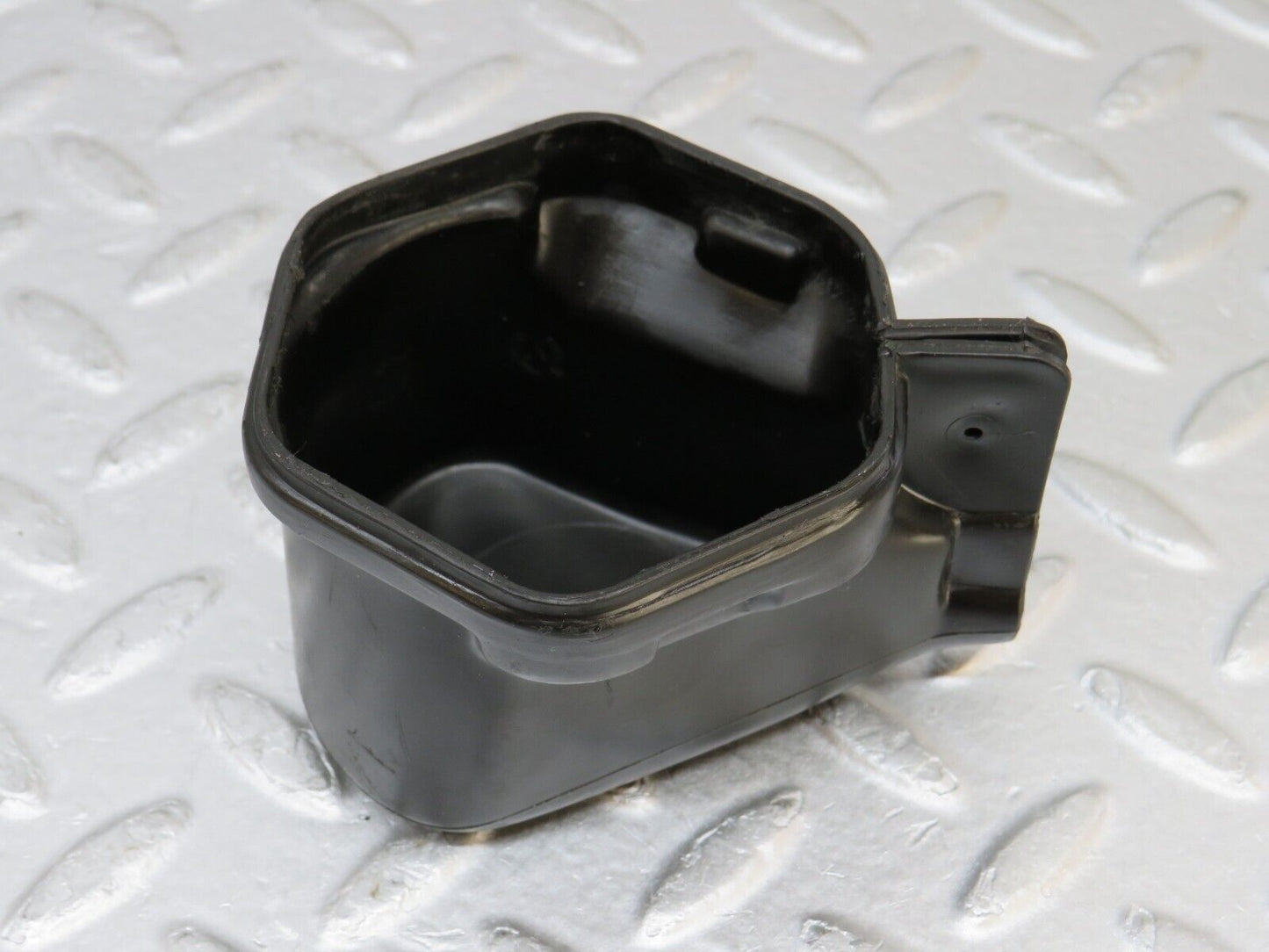 36032 Mercedes-Benz W126 420SE Ignition Coil Cover Cap 0001582285