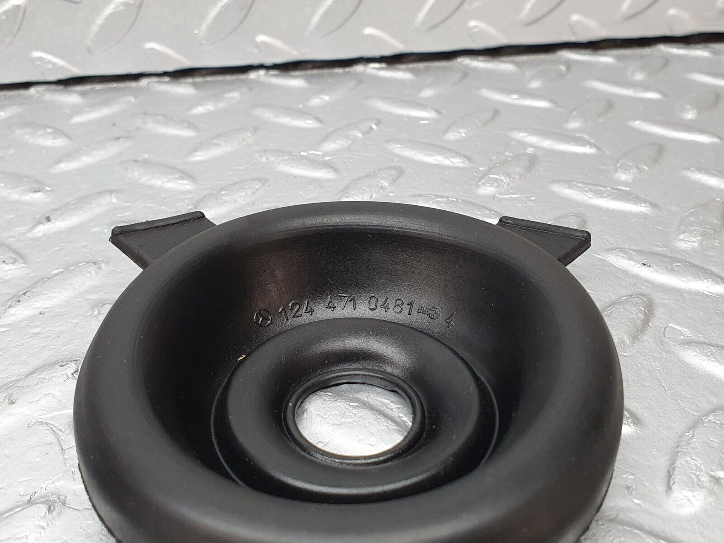 41591 Mercedes-Benz W124 200E Fuel Tank Rubber Seal 1244710481 1244710381