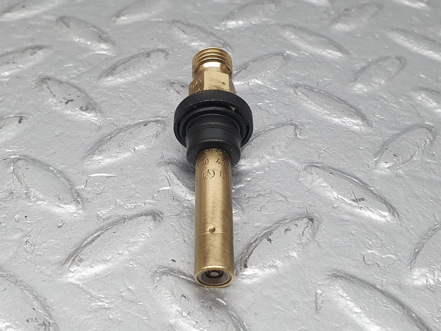 41036 Mercedes-Benz W126 300SE Fuel Injector Bosch 0000785623 0437502047
