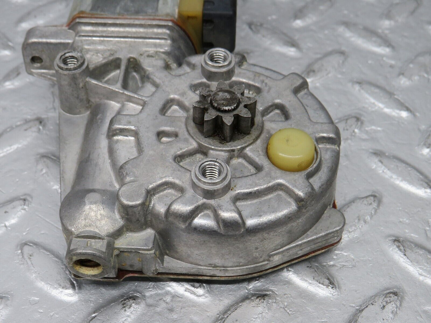 39194 Mercedes-Benz R107 500SL Coupe Left Door Window Regulator Motor Bosch 0130821017