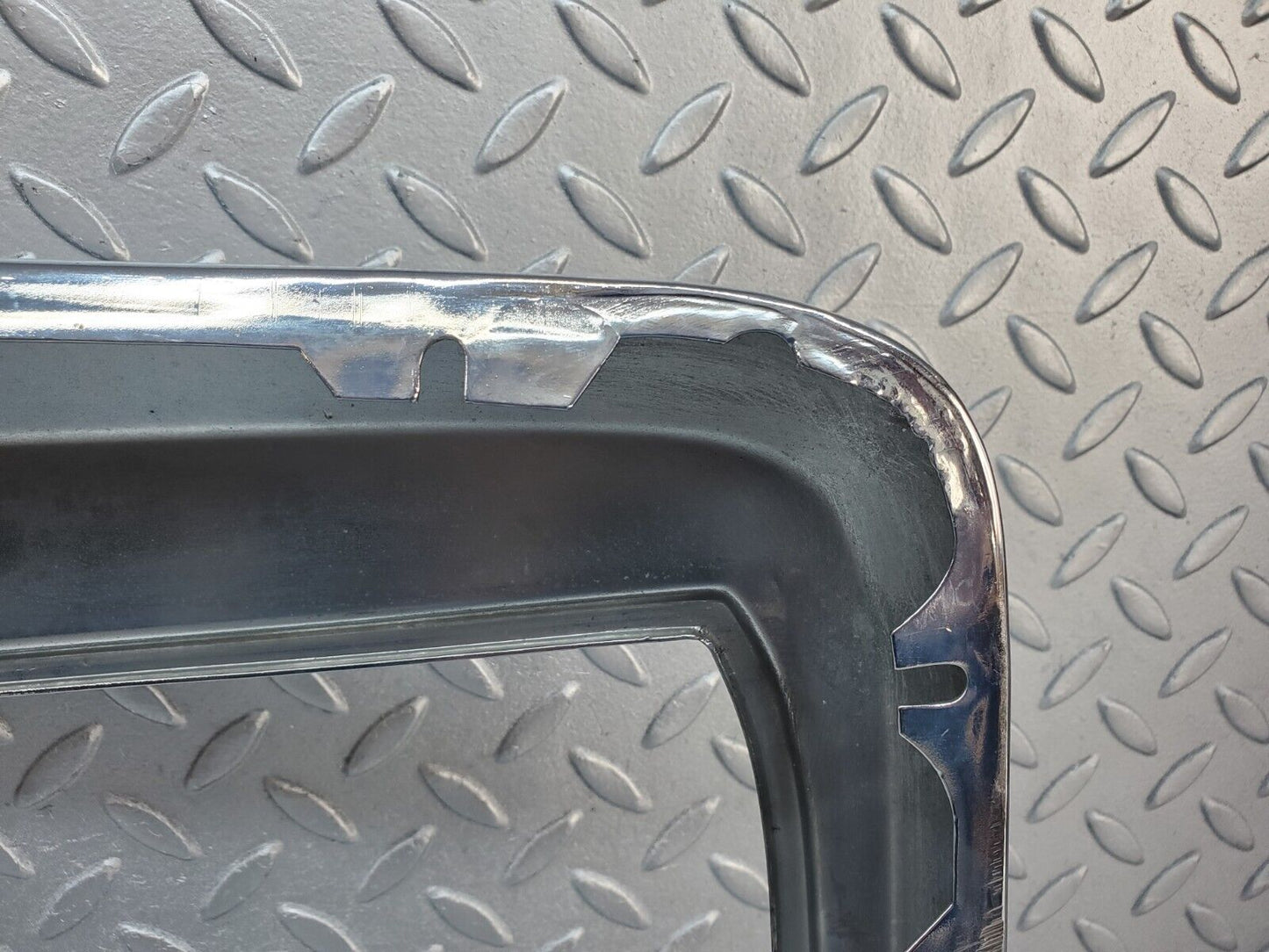45724 Mercedes-Benz W126 420SE Bonnet Grill Chrome Frame