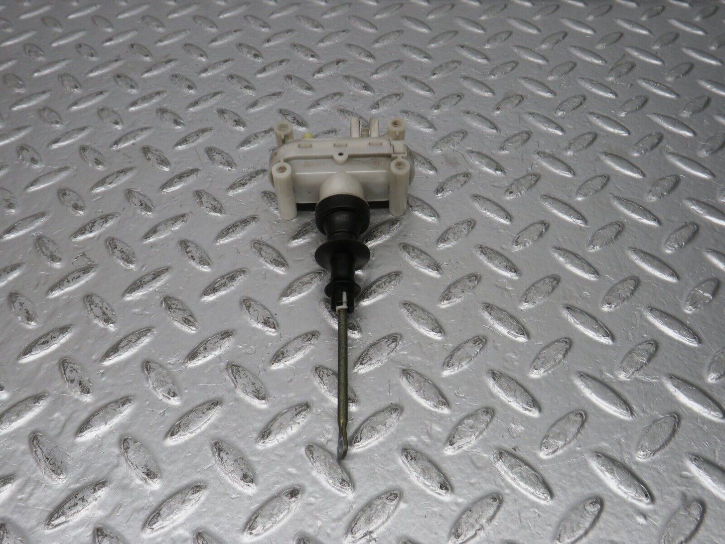 31640 Mercedes-Benz W201 190LE 1.8L Door Lock Vacuum Actuator Rear Left