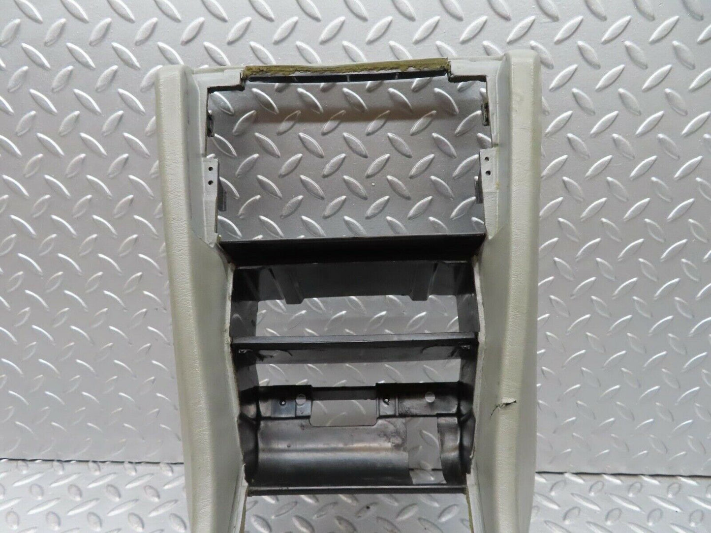16200 Mercedes-Benz W124 260E Centre Console