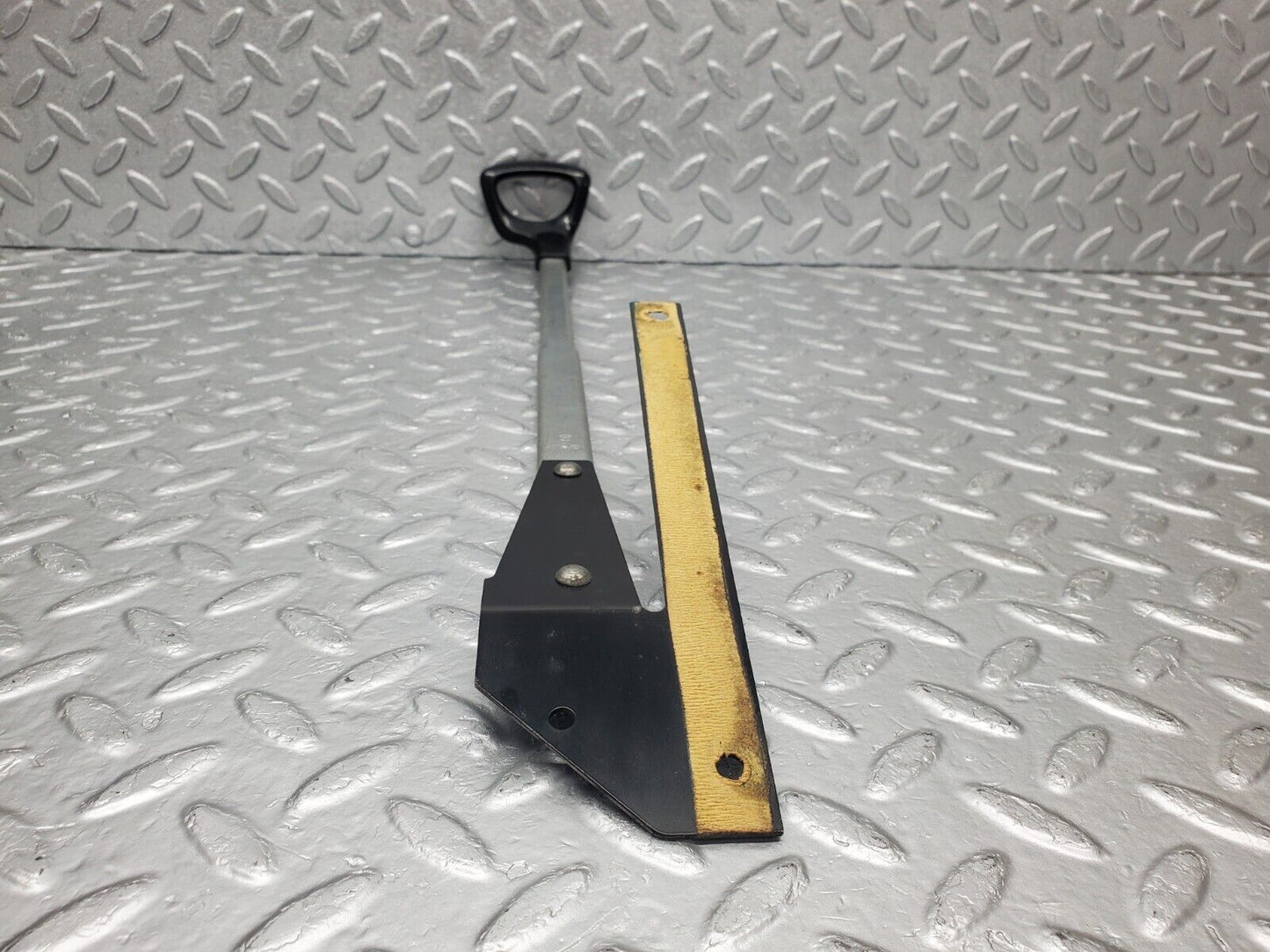 46625 Mercedes-Benz C123 280CE Coupe Front Left Seat Sliding Adjust Handle