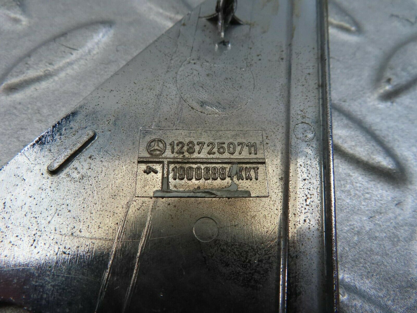 8145 Mercedes-Benz W123 Mirror Triangle Cover Left 1237250711