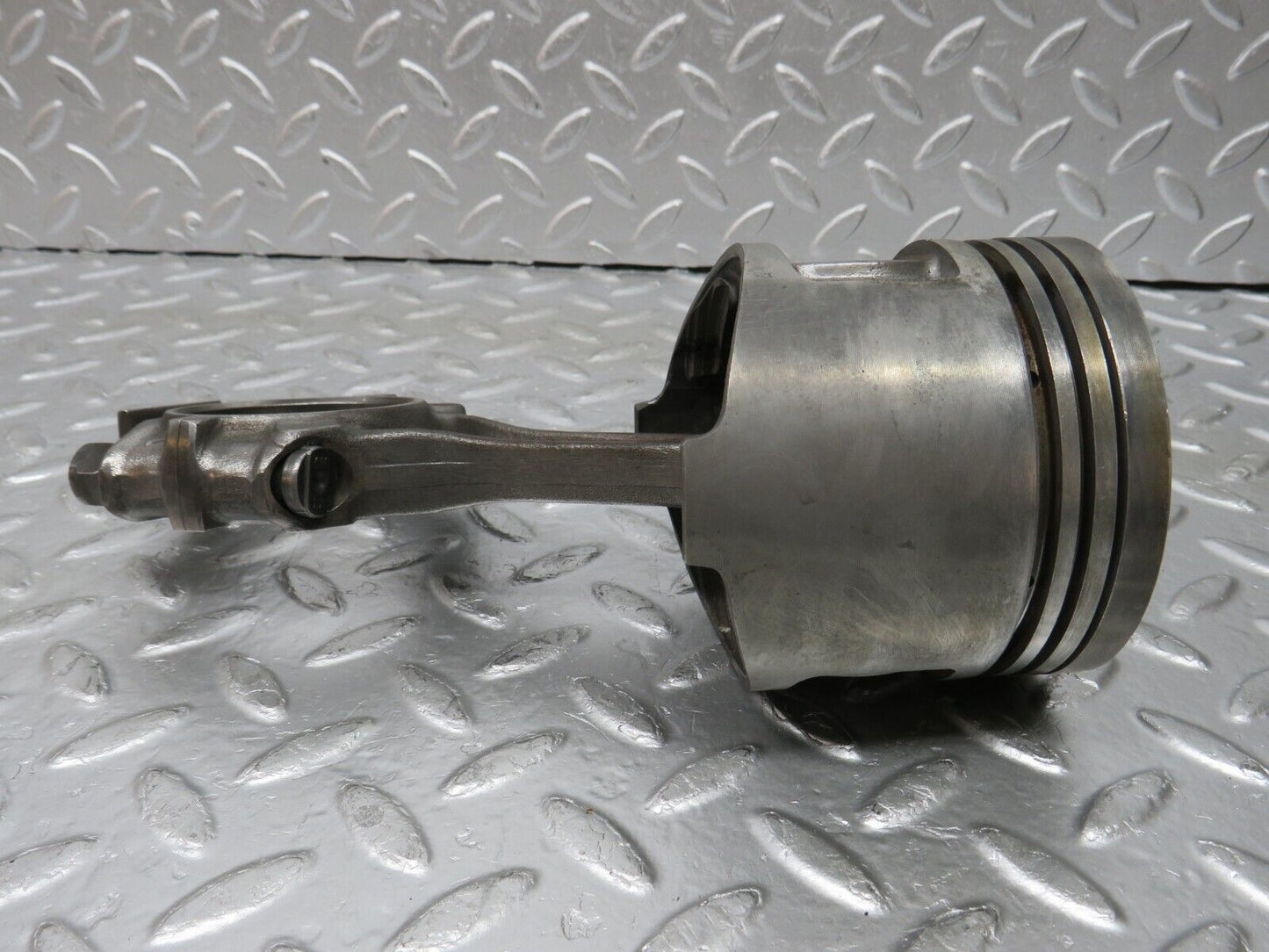 32989 Mercedes-Benz C107 R107 350 V8 Piston With Connecting Rod 92mm 11607