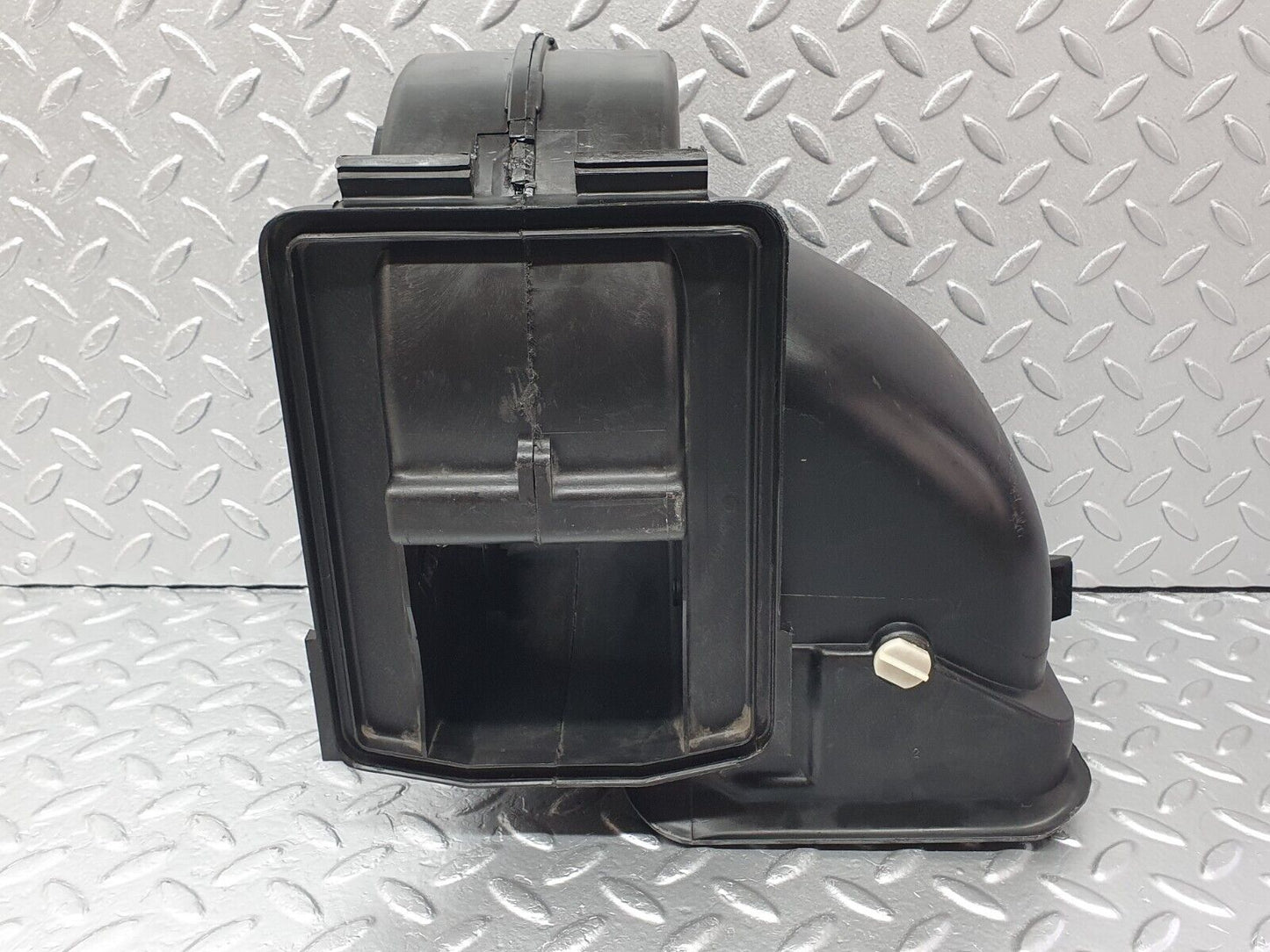 42136 Mercedes-Benz W123 280E Heater Blower Housing Behr 1238300008