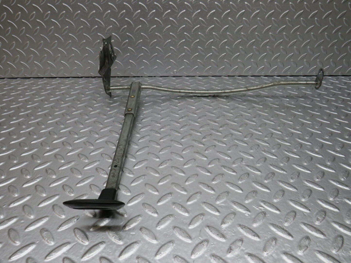 33205 Mercedes-Benz C107 R107 Front Left Seat Sliding Adjust Handle