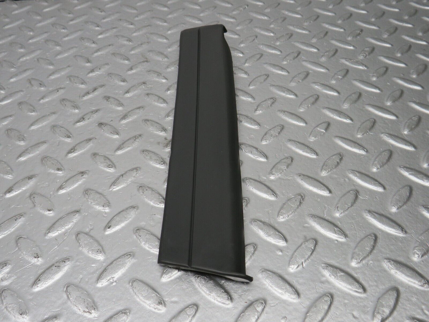 33781 Mercedes-Benz W201 190E 2.0L Front Right Fender Wing Lower Moulding Trim