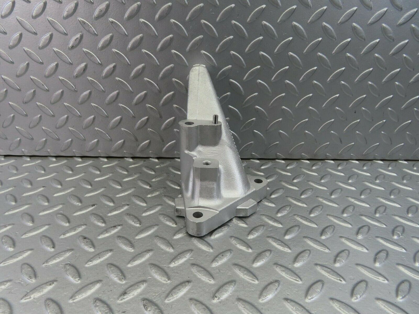 10807 Mercedes-Benz W123 230E Engine Mount Bracket Left Side 1022230504