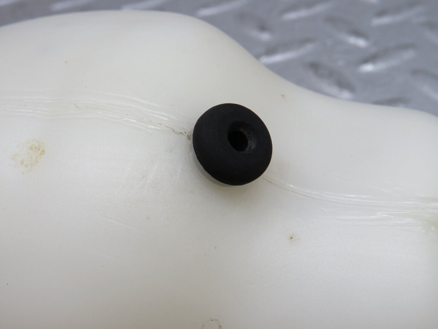 37861 Mercedes-Benz A124 320E Cabriolet Vacuum Reservoir Tank
