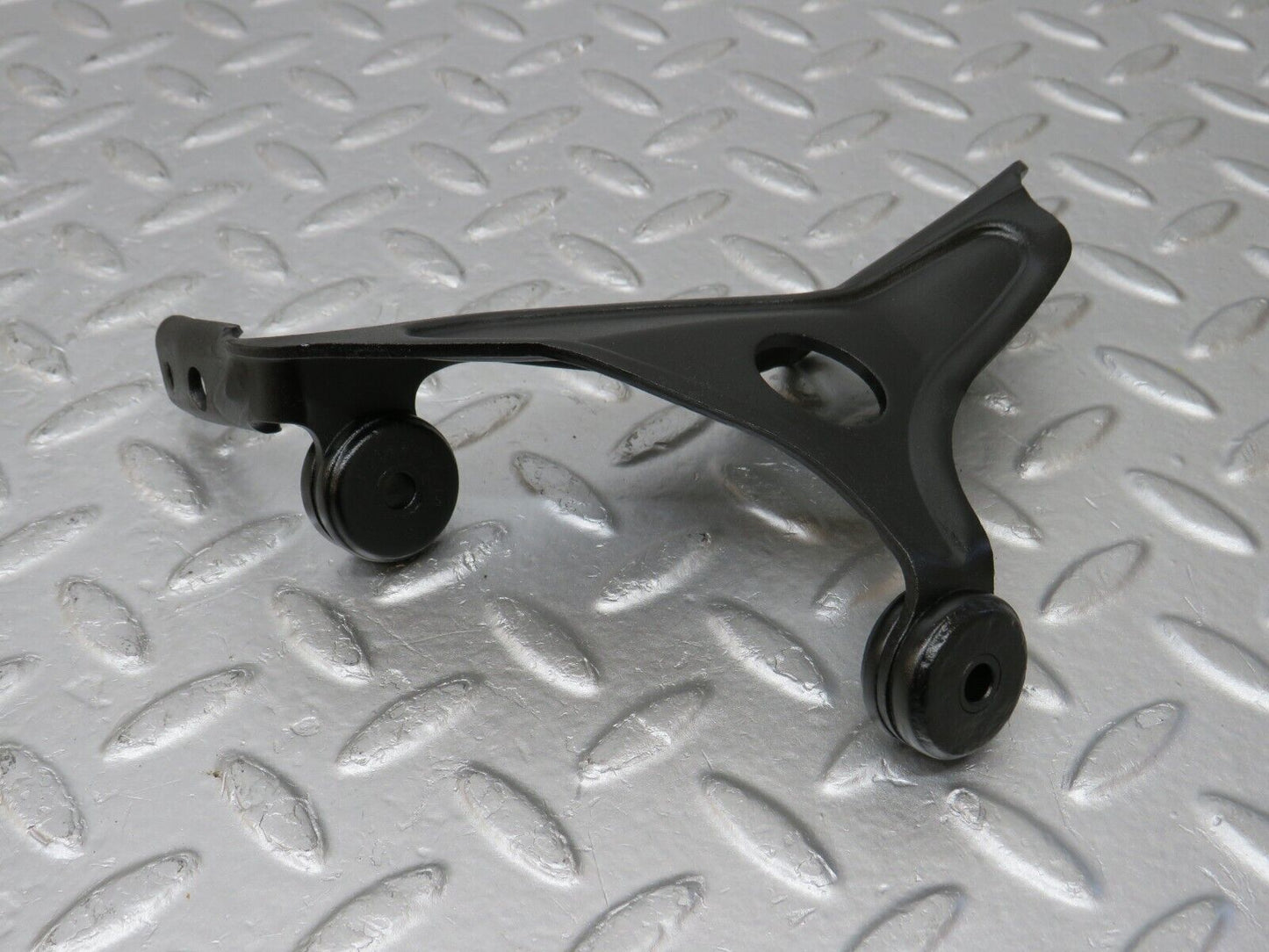 34593 Mercedes-Benz C126 380SEC Coupe Air Intake Manifold Bracket
