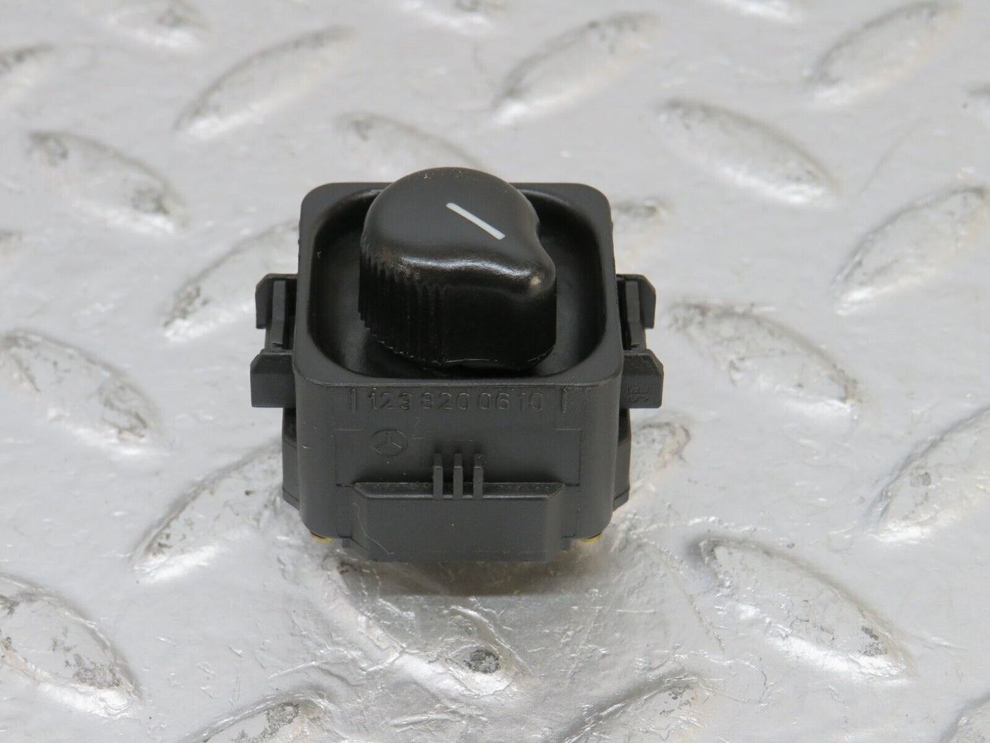 33317 Mercedes-Benz W202 C180 Electric Mirror Adjust Switch 1298200610