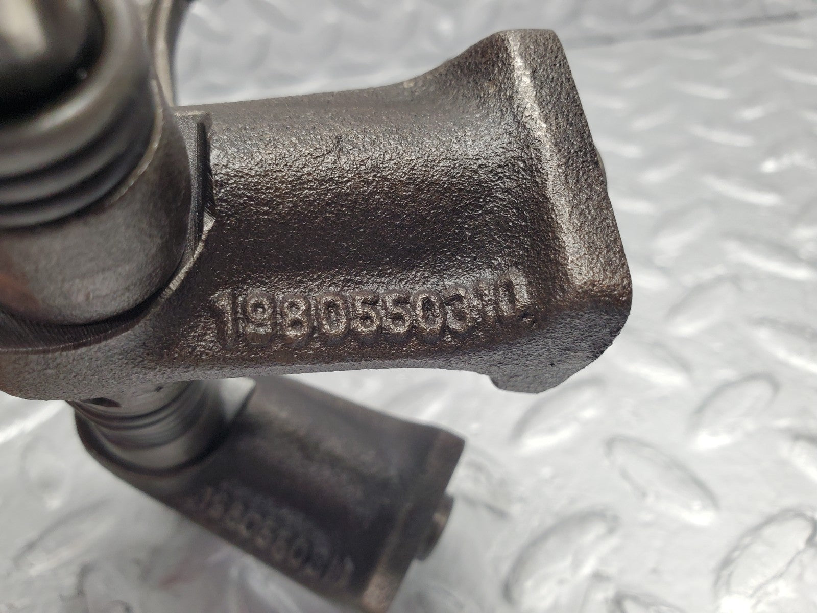 W112 rocker arm support arm and shaft used OEM