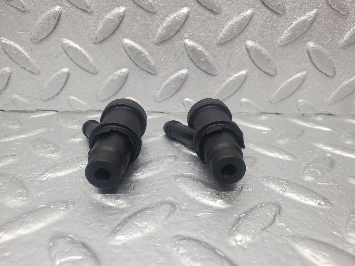 46040 Mercedes-Benz W126 420SE Fuel Injector Holder 2X