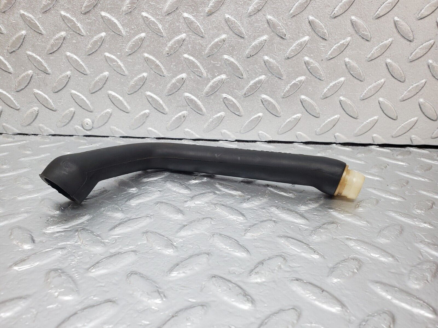 44449 Mercedes-Benz W123 280E Crankcase Breather Hose Pipe 1020942782