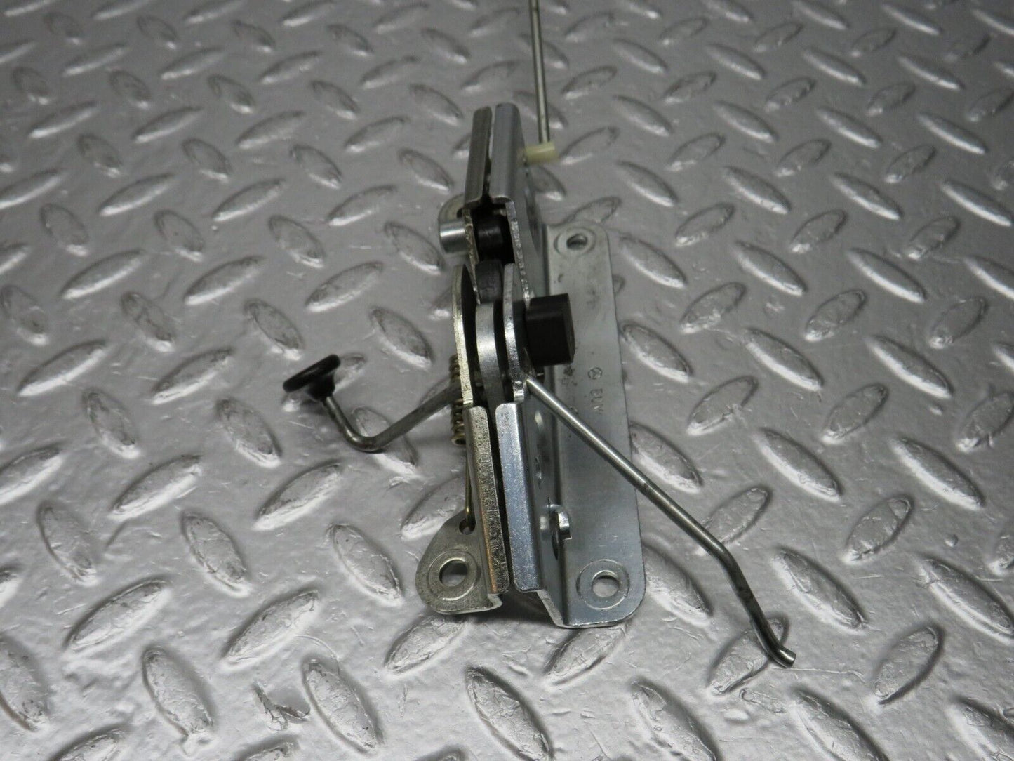 32563 Mercedes-Benz S124 300TE Wagon Rear Left Seat Bench Locking Mechanism