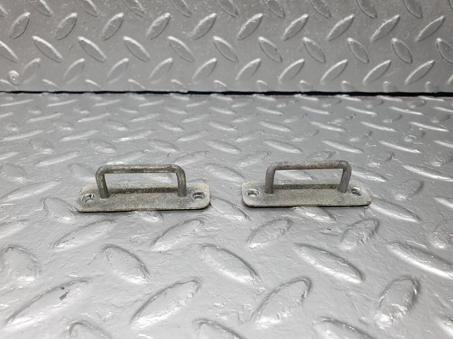 41300 Mercedes-Benz S124 E220 Wagon Tailgate Cargo Hook Clip